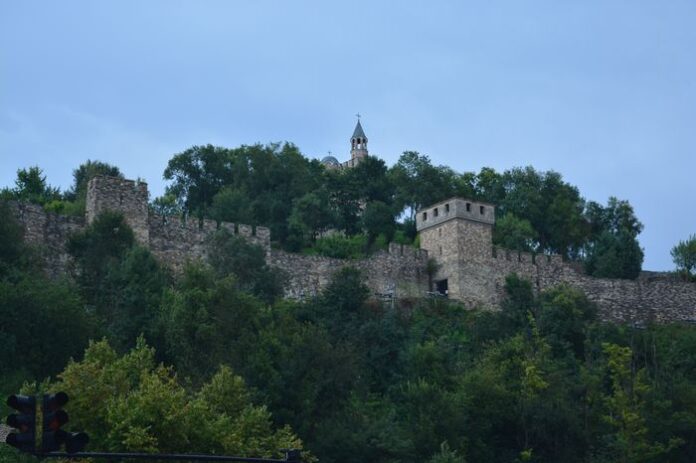 Multi-country_Balkan_Tour_Bulgaria_Veliko_Tarnovo_Caravets_114